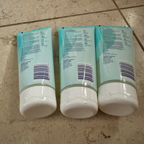 Clean & Clear Deep Action Exfoliating Facial Scrub Exfoliator Face wash 5 Oz 3pk - Picture 6 of 7